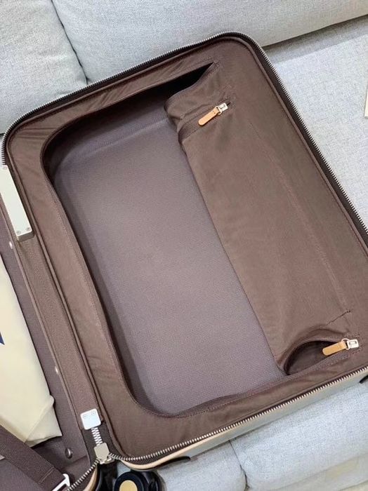 Чемодан Louis Vuitton Horizon 55 Monogram Titanium