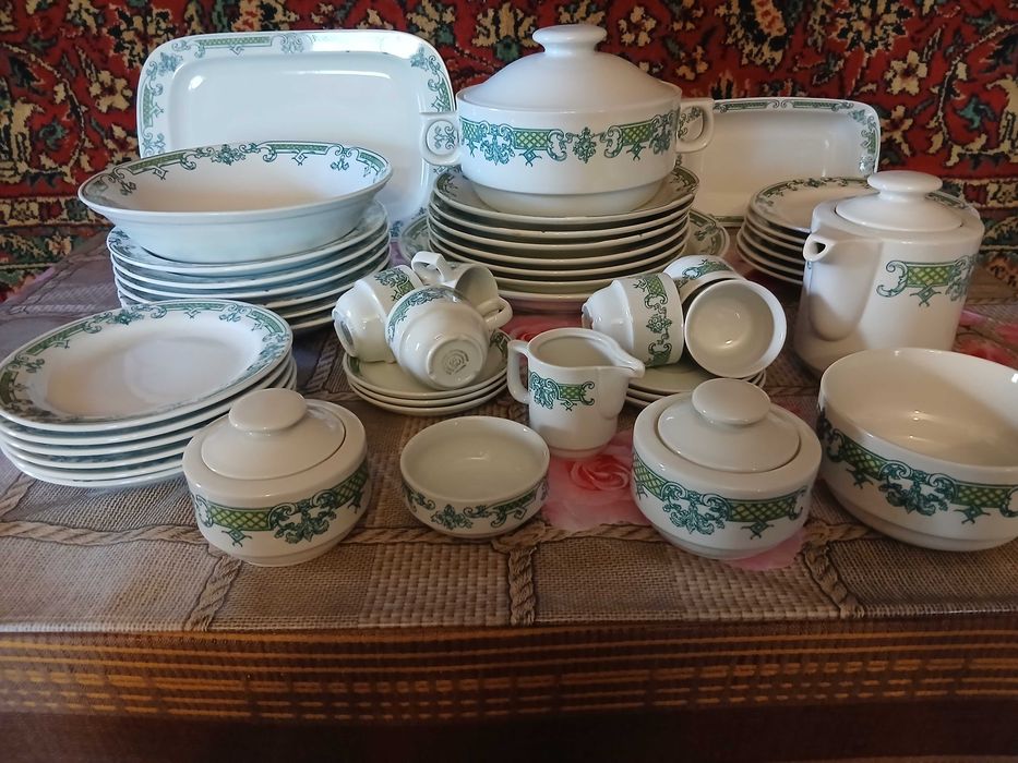 Фарфоровый сервиз
