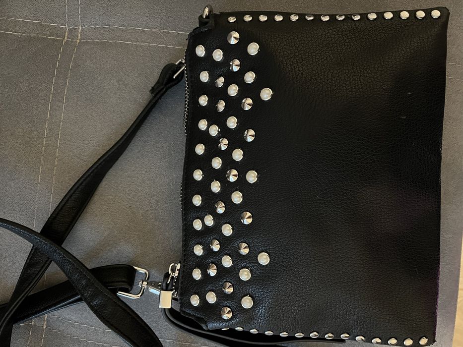 Дамска чанта през рамо ,размери ширина 23см дължина 18см