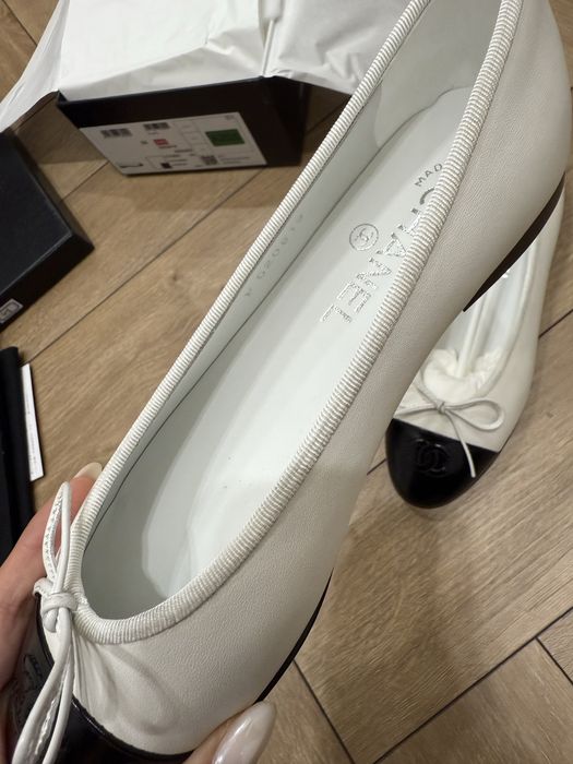 Балетки Шанель в белой коже