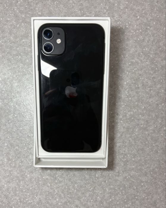 Продам айфон 11 на 64 гб