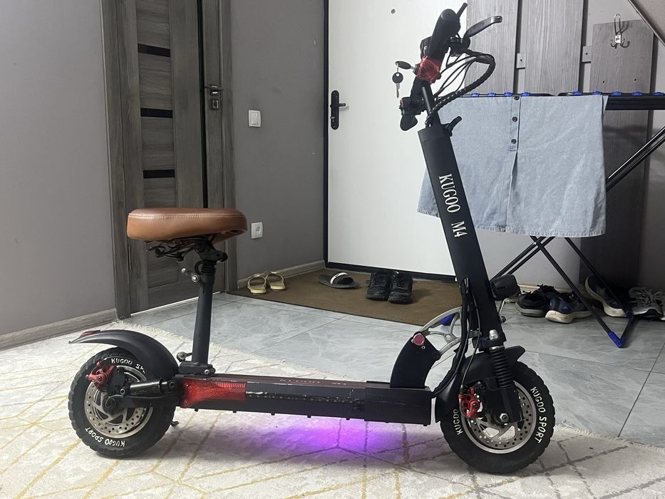 Продам электросамокат Kugoo m4