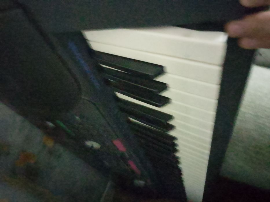 Продам синтезатор