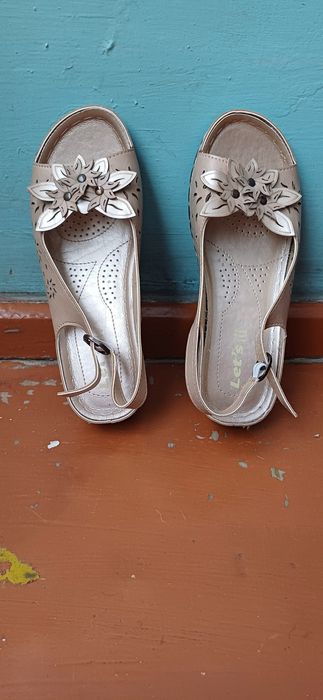 Босоножки женские