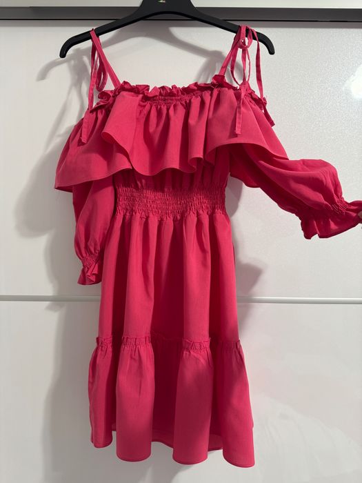 Розова лятна рокля с презрамки и ръкави