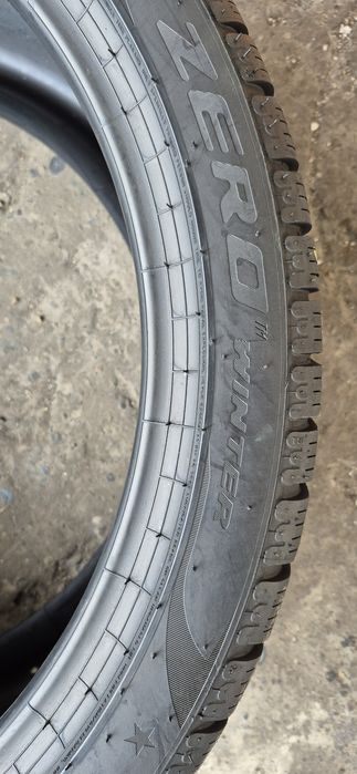 4 anvelope iarna Pirelli,fata 255/40/21,spate 285/35/21,dot 2022-2024.Pretul este pe bucata.