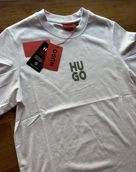 Мъжка,памучна,бяла тениска HUGO Boss със сиво гумирано лого