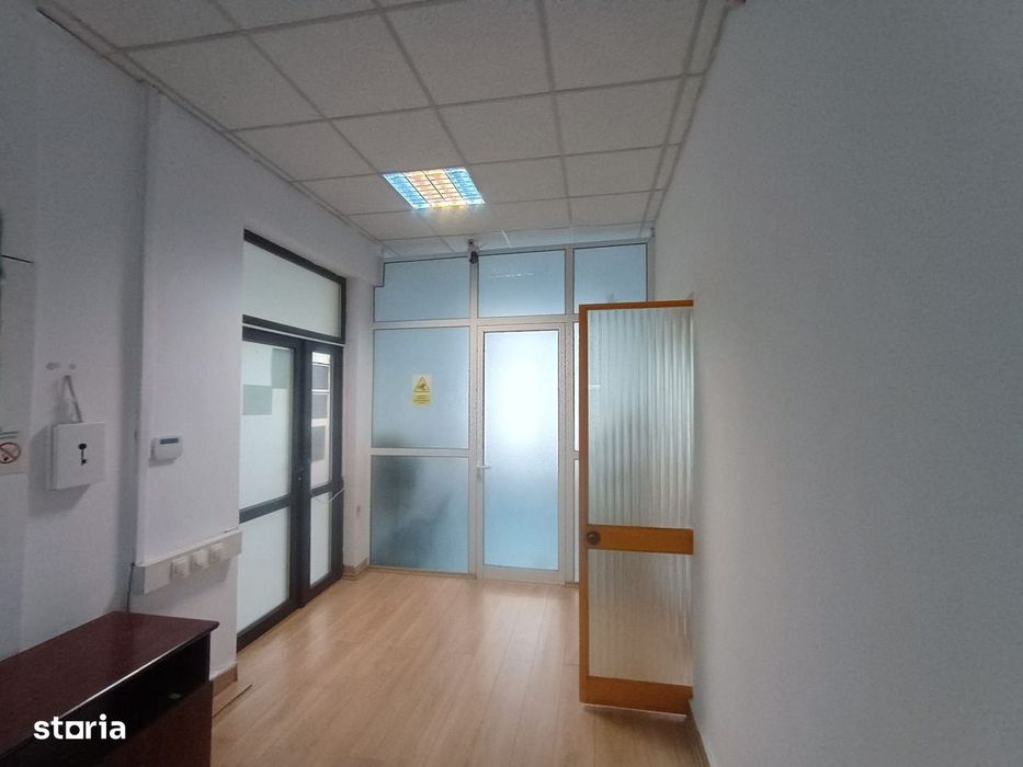 Cladire  cu suprafata de 400 mp si parcare proprie 350 mp