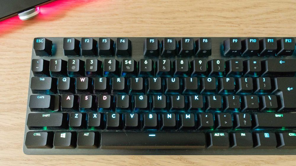 Tastatura mecanica gaming Logitech G512 RGB Lightsync, Negru Carbon