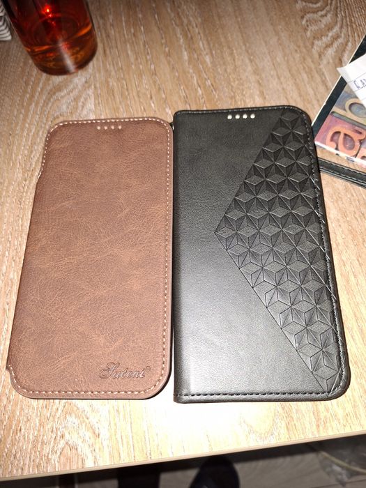 Vind doua huse telefon iphone  pro.