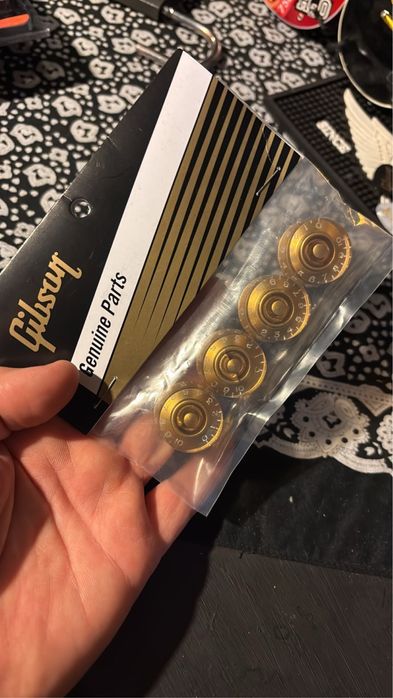 Gibson Knobs &  Grover machine heads / Gold