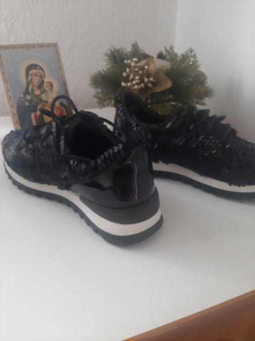 Vând adidași cu paiete marimea 36