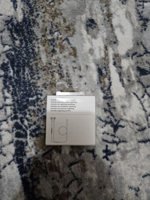 Продавам 2бр earpods