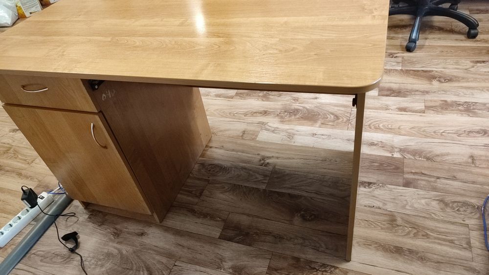 Офисные столы. Шкаф