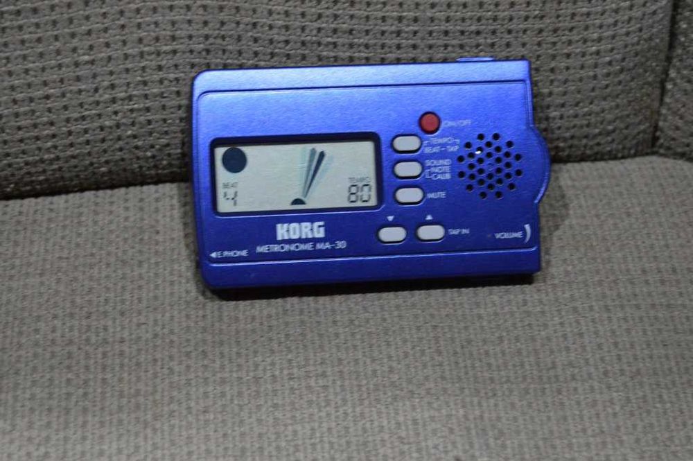 Metronom digital Korg MA-30 cu baterii
