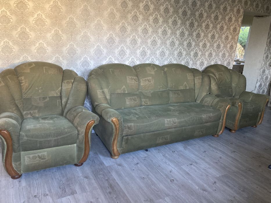 Диван с креслом