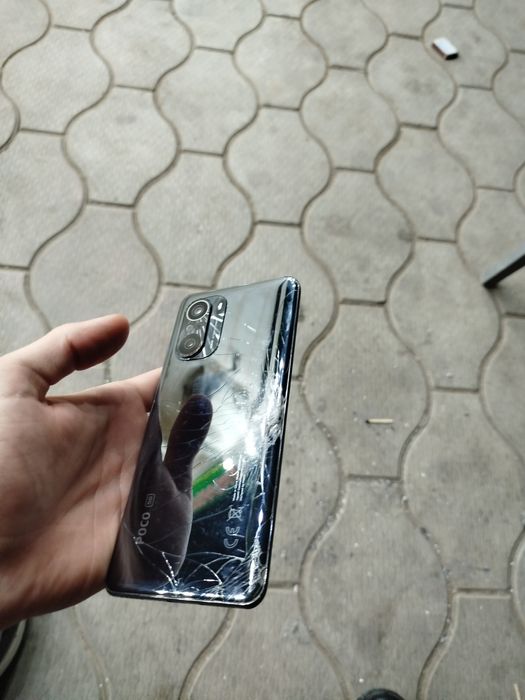 Продам poco f3 доки есть