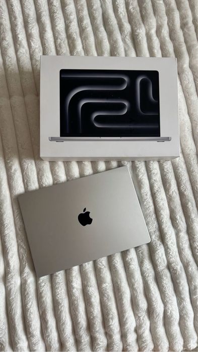 Macbook pro m4 14 inch silver