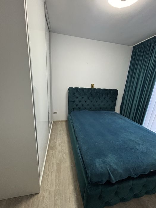 Pat tapitat catifea cu somiera rabatabila