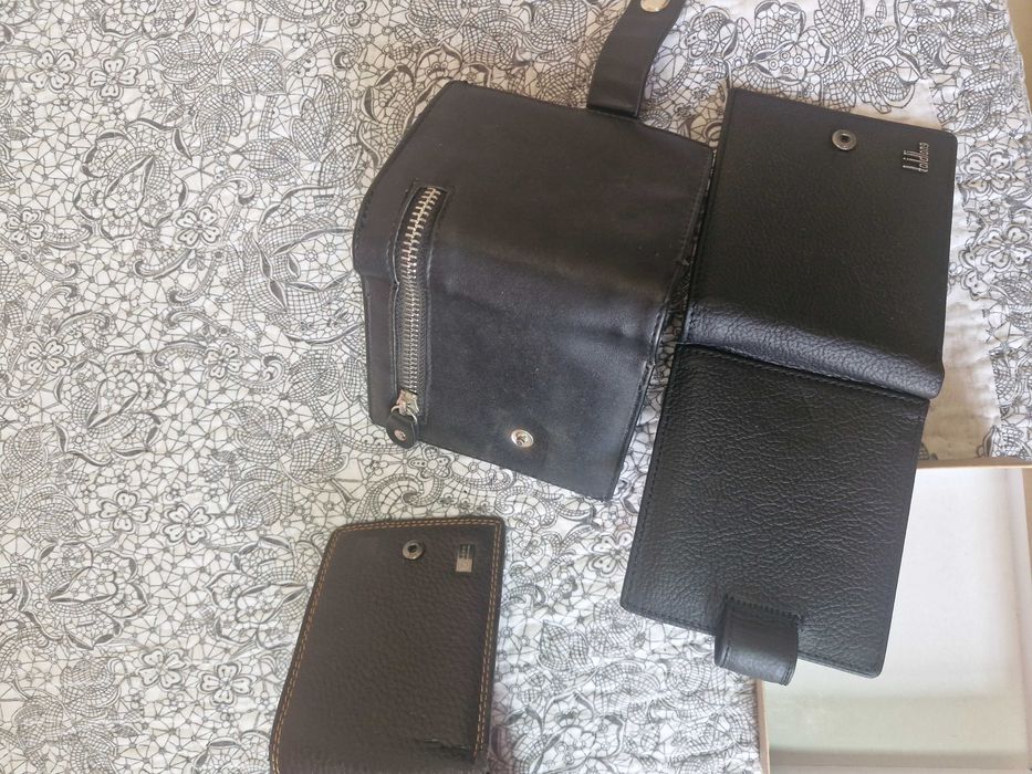 Продават се нови портфейли /калъфи за документи/