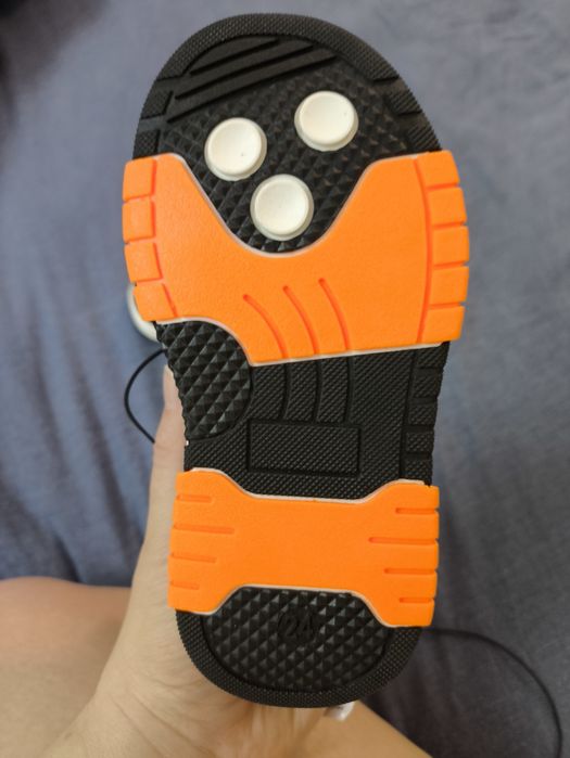 Продам ботиночки 24-25рр