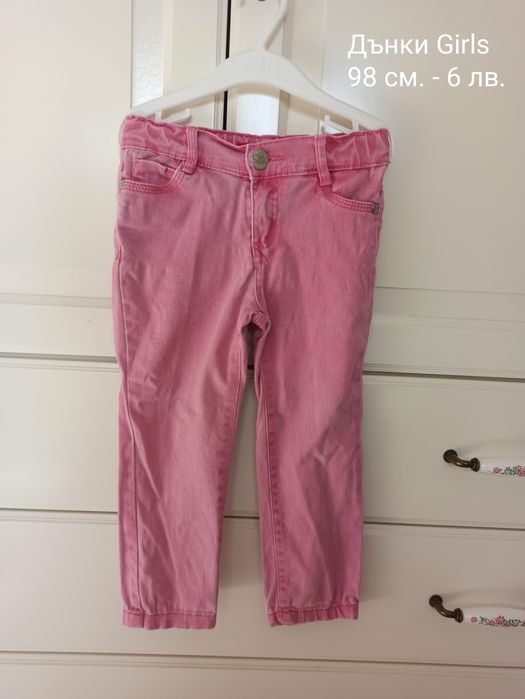 Много запазени дрехи за момиче