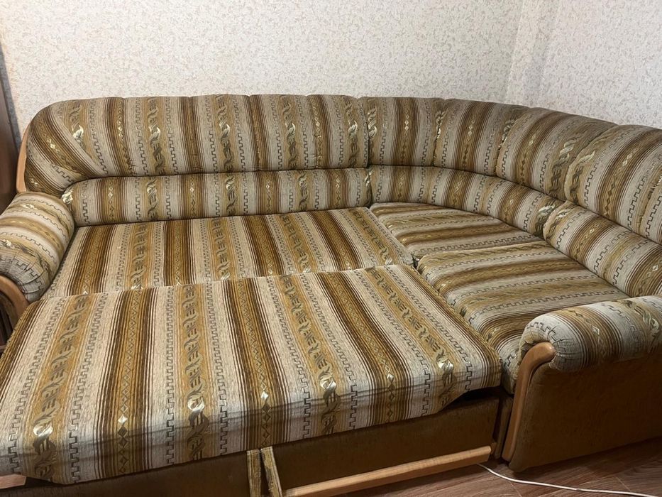 Продам диван угловой