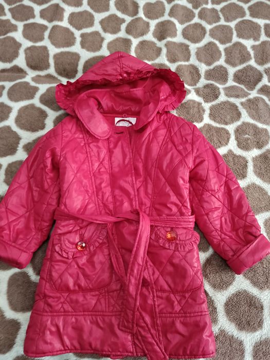 Продам куртки для девочки