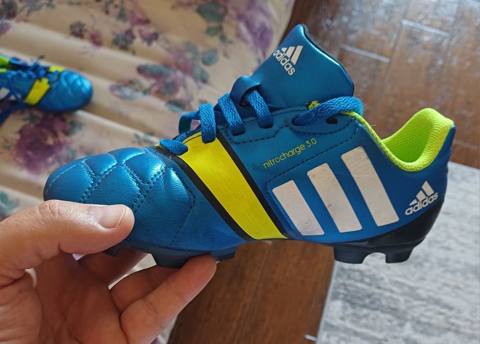 Vând ghete fotbal adidas
