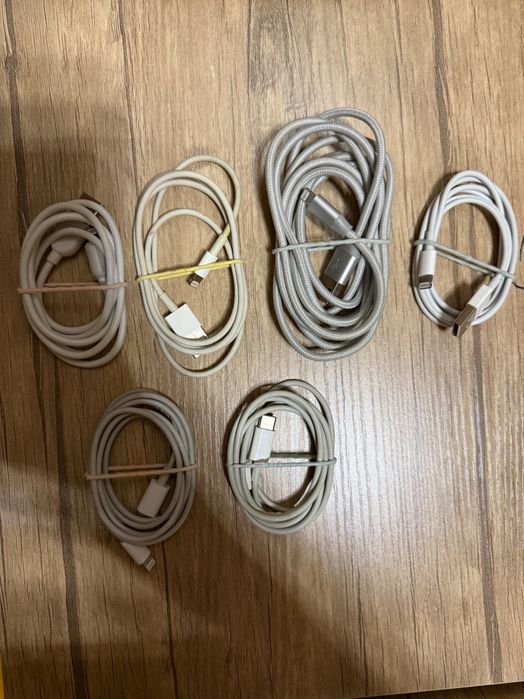 Зарядки для айфона и аксессуары