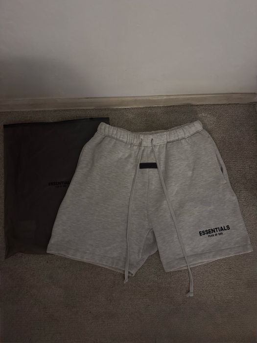 pantaloni essentials