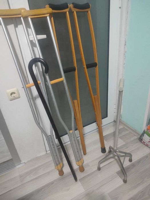 Патерици и Бастуни / Общо всички за 62 евро