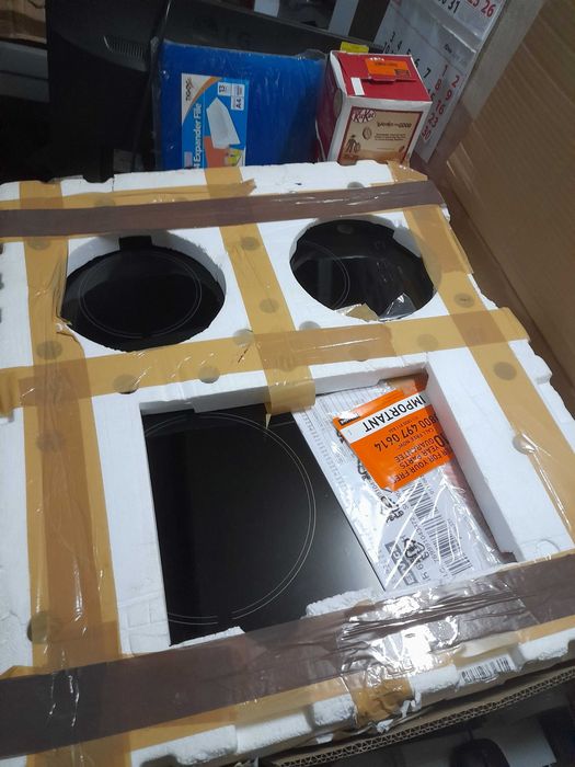 Нов! Керамичен плот за вграждане Hotpoint Ariston