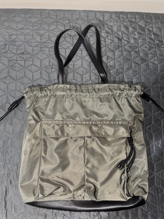 Bershka, The North Face, Columbia, Guess, Mick-Gwend, Zara- дамски чанти