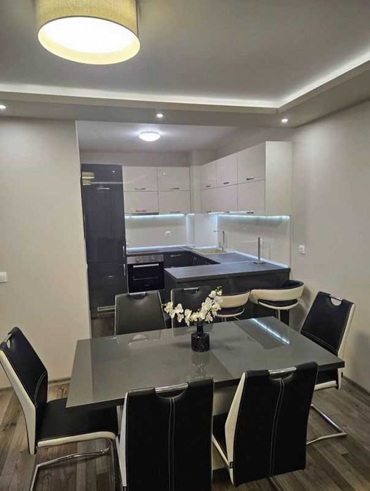 Дава се под наем Двустаен апартамент в София, Витоша - 74 кв.м за 747.66 € - Снимка #1