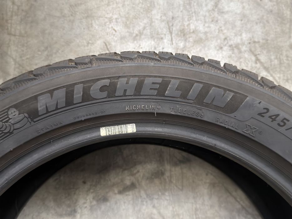 Vand 2 anvelope 245/45/18 michelin de iarnă ca noi