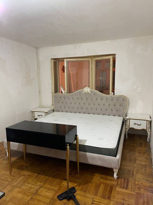 Продаются кровать и две тумбочки