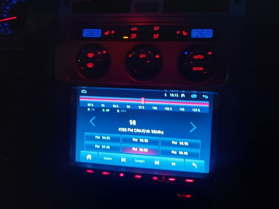 Vand touran 2.0 , 140 cp , 5 locuri