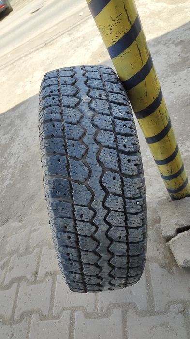 Продам комплект зимней резины 215/70 R16