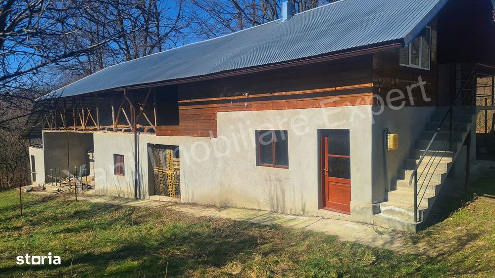 Construcție + teren de vânzare în comuna Valea Iașului,  județ Argeș.
