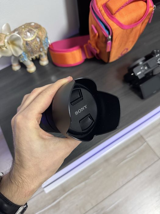 Sony FE 24-105mm f/4 G OSS (SEL24105G) – отличен, с сенник и капачки