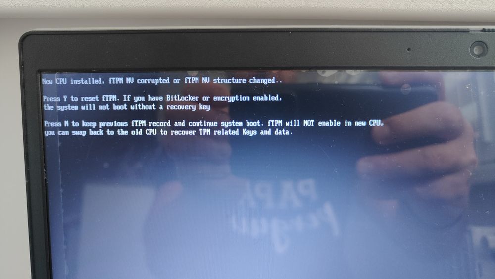 Vand laptop Lenovo IdeaPad 3 15ARE05 pentru piese de schimb