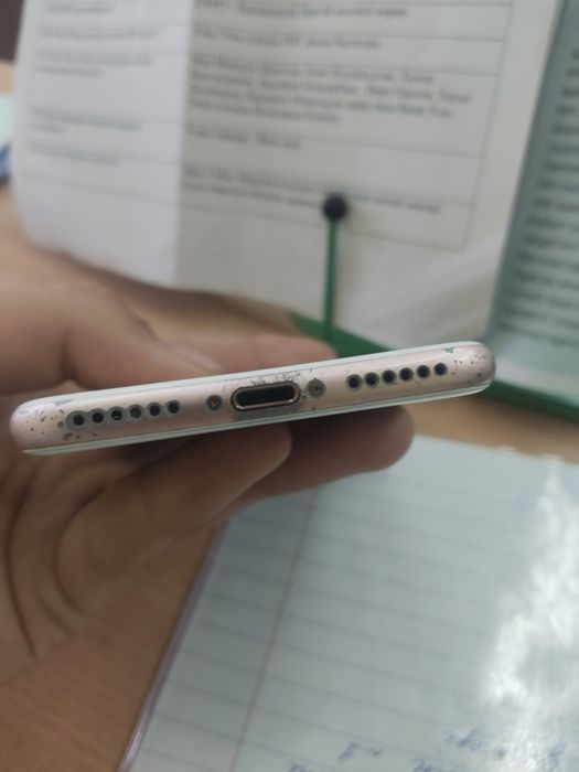 Продам айфон 7 .