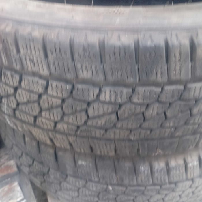 Продавам гуми за бусове 16" нов дот