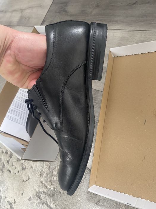 Vând pantofi eleganti purtati cateva ore
