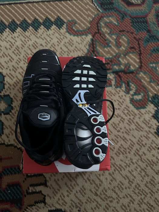 Vand adidasi nike tn