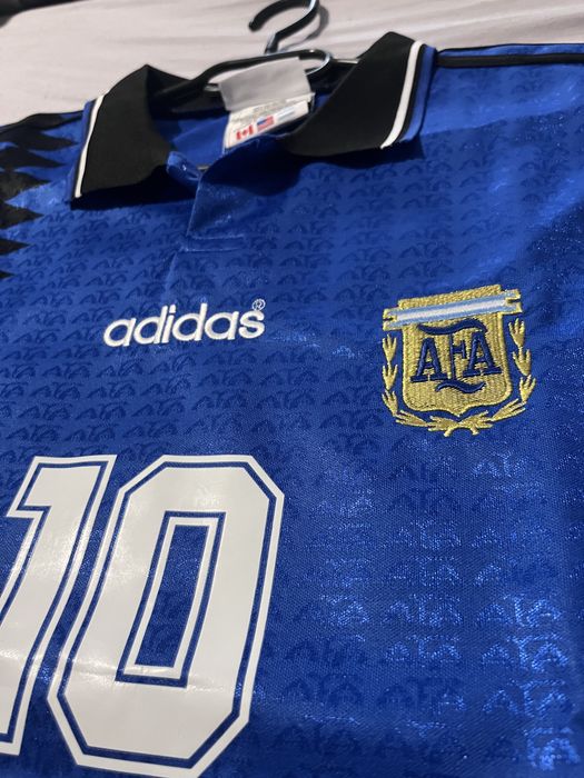Adidas Аржентина №10 (Марадона) – класическа ретро фланелка