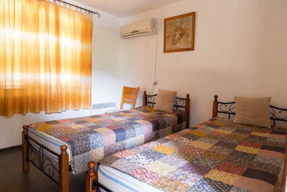 Самостоятелна вила на Килифаревския манастир, 10 км от Велико Търново