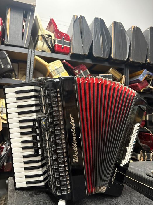 Acordeon nemtesc Weltmeister cu 60 de basi