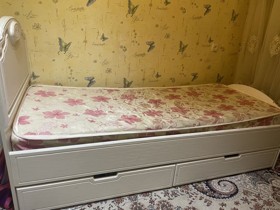 Кровать детский и шкаф и стол